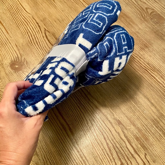 THE GOAT BLANKET 50” by 60” NOVELTY FLEECE BLANKET LIGHTWEIGHT THROW BLANKET - Picture 8 of 10